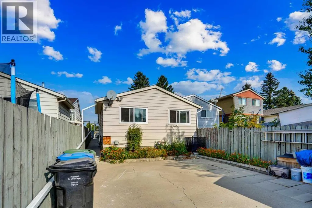 13 Falworth Way NE