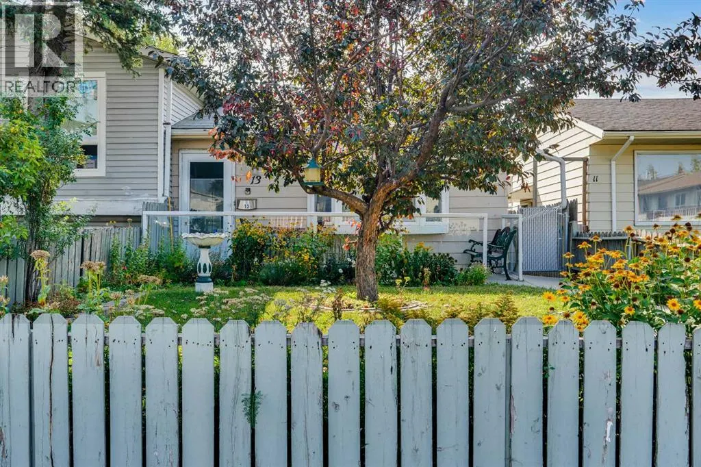 13 Falworth Way NE