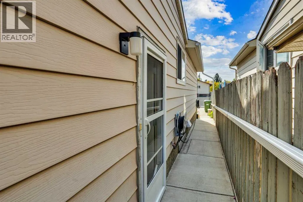 13 Falworth Way NE