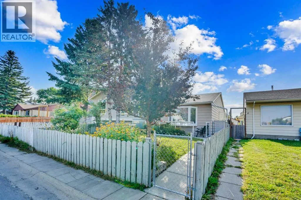 13 Falworth Way NE