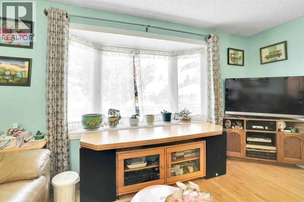 13 Falworth Way NE