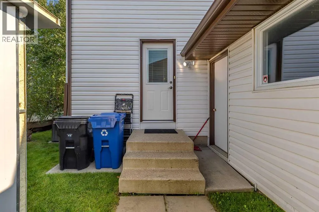 136 castleglen Way NE