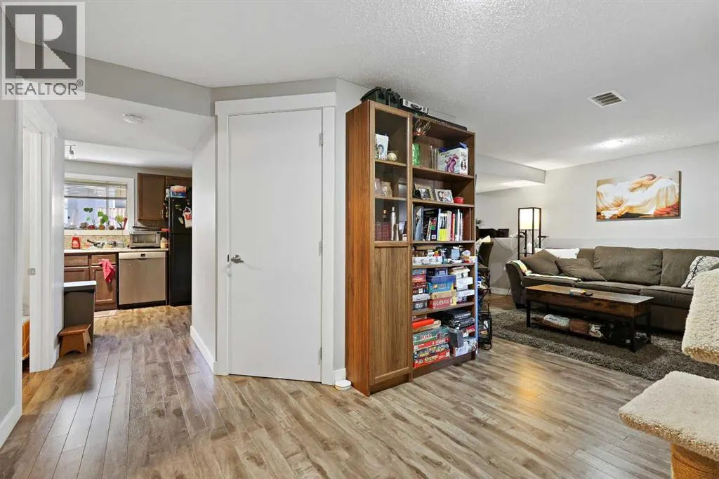 32 Rivercroft Close SE