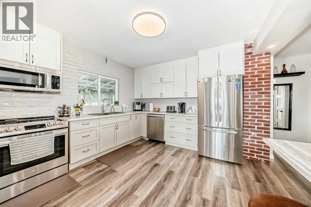 5001 44 Ave