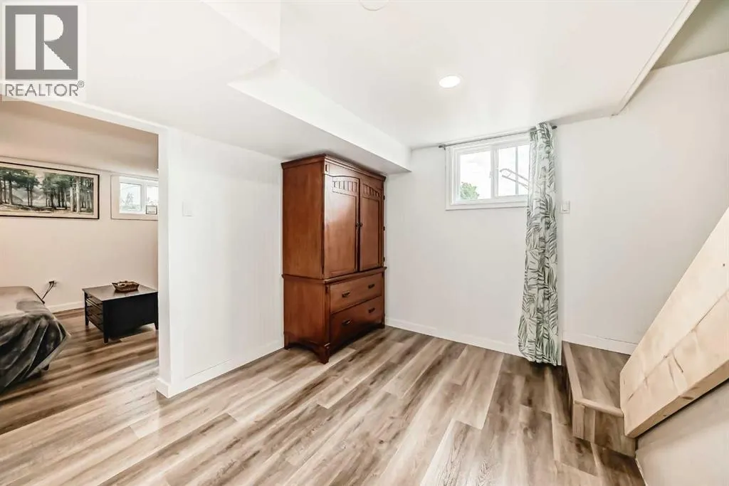 5001 44 Ave
