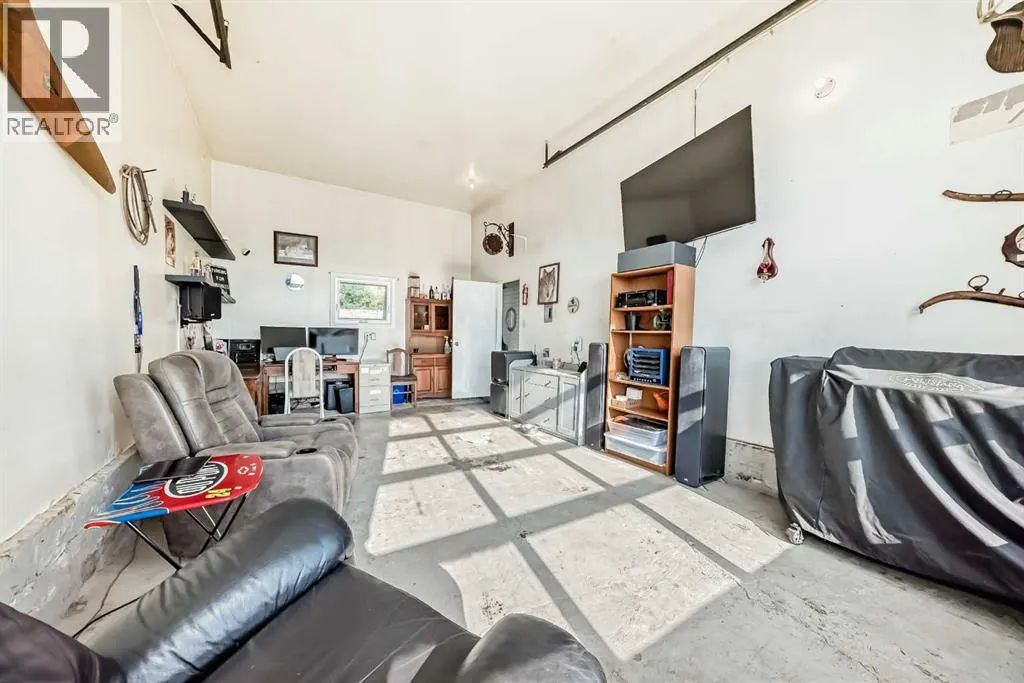 5001 44 Ave