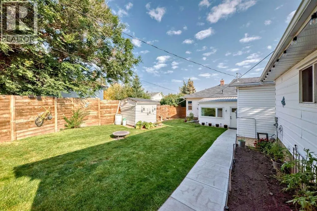 5001 44 Ave