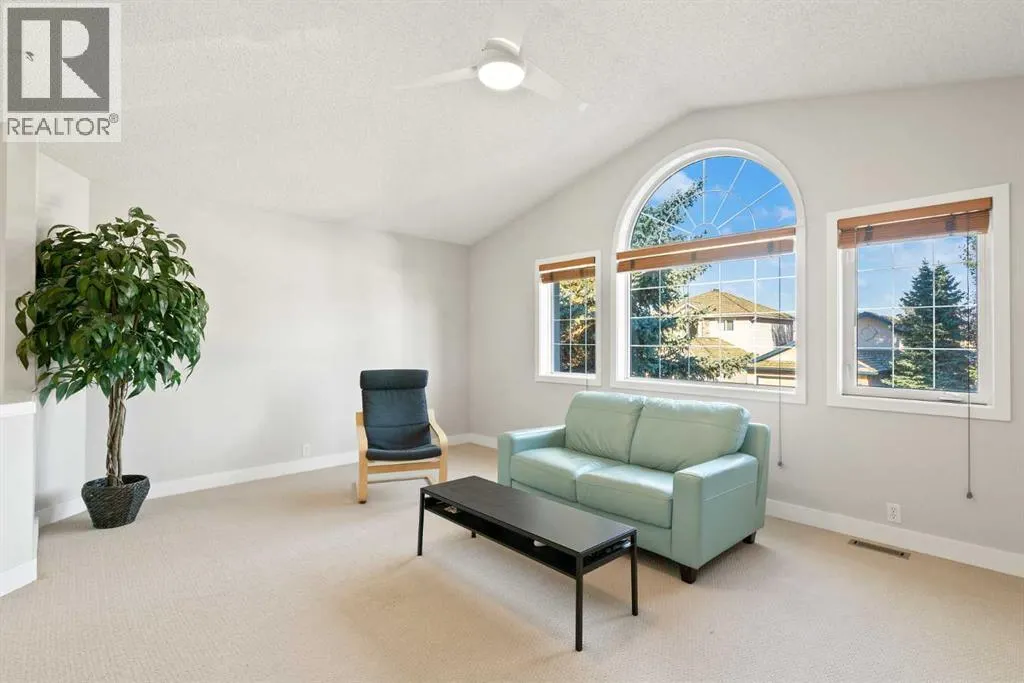 45 Mt Douglas Close SE