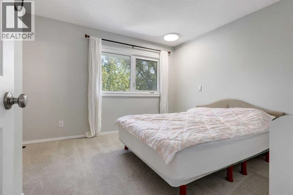 4, 1111 Canterbury Drive SW