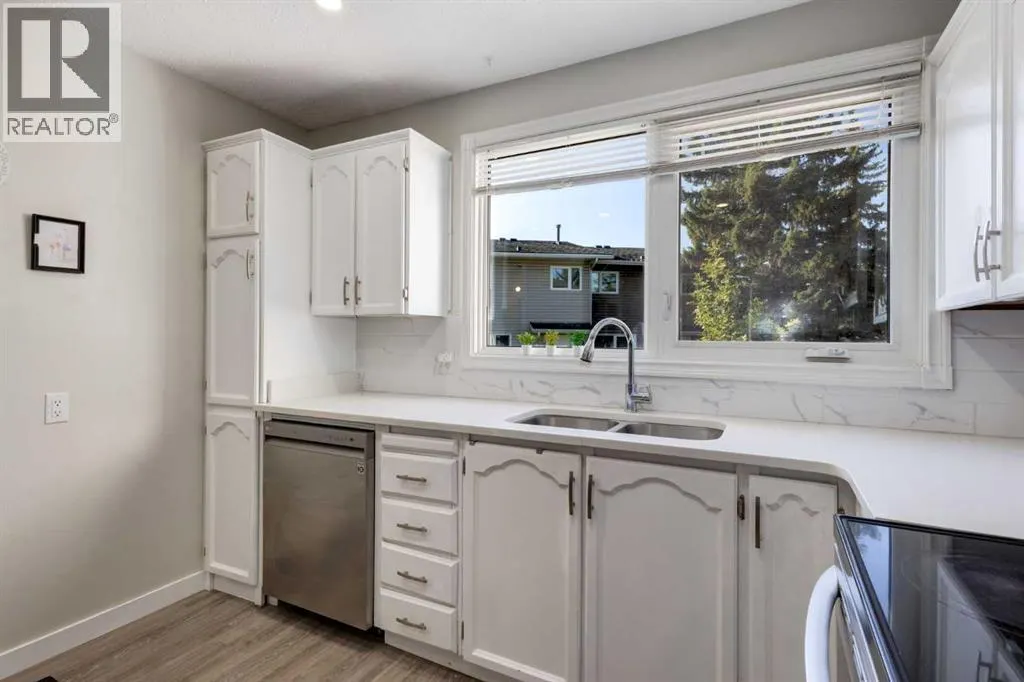 4, 1111 Canterbury Drive SW