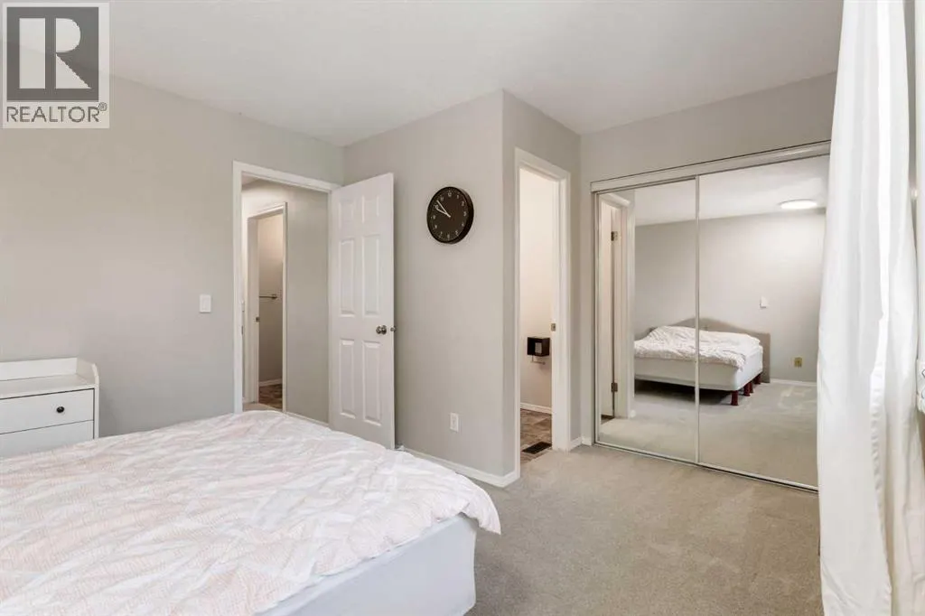 4, 1111 Canterbury Drive SW