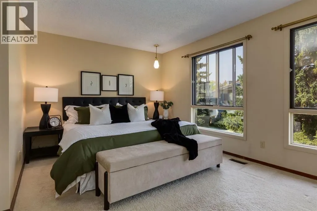 20 Point Mckay Court NW