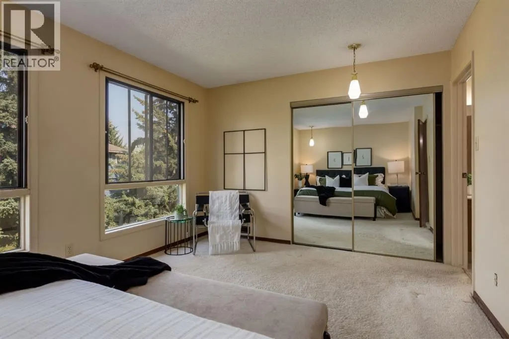 20 Point Mckay Court NW