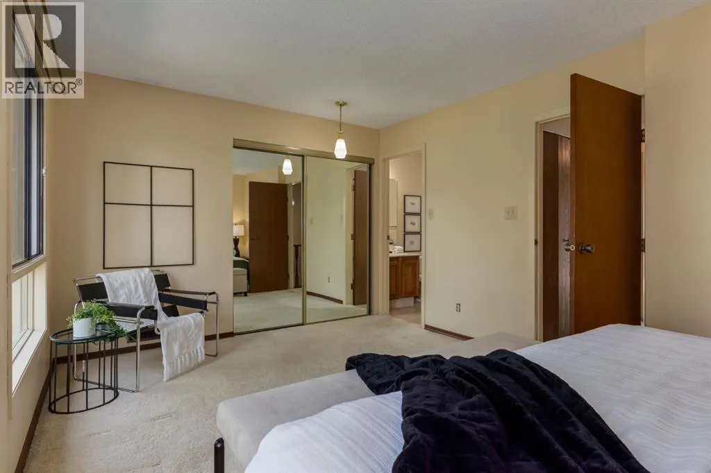 20 Point Mckay Court NW