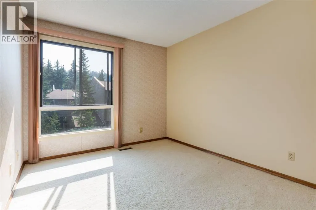 20 Point Mckay Court NW