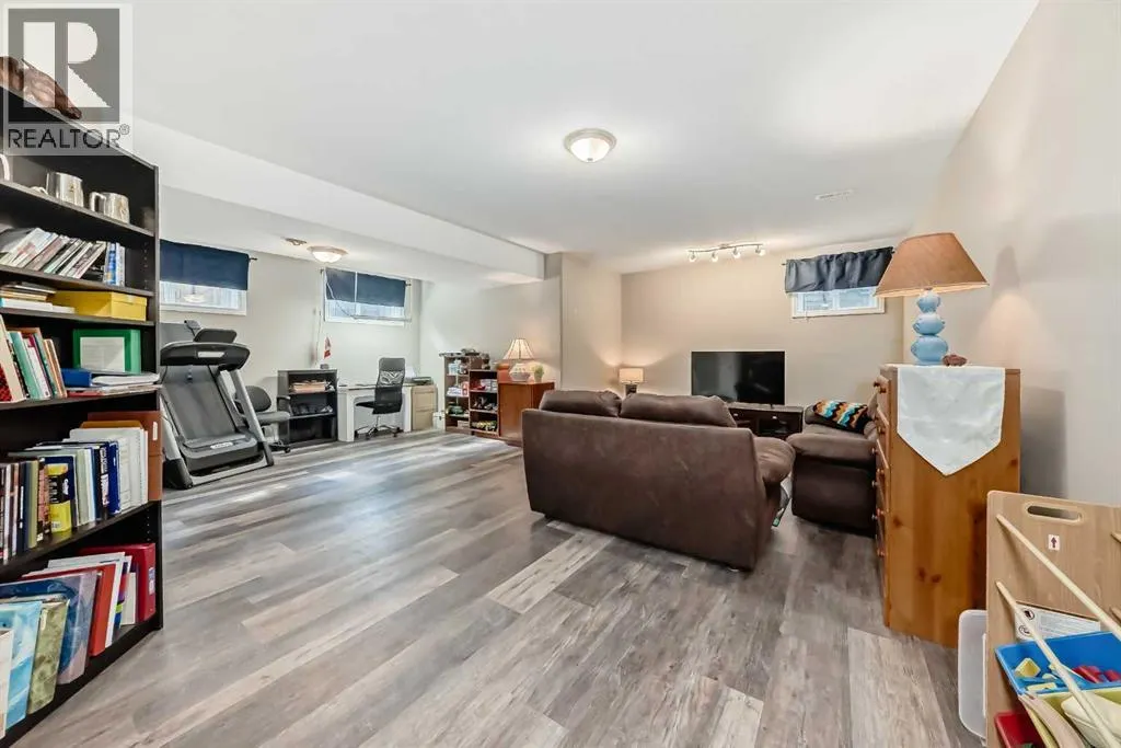 71 Adams Close