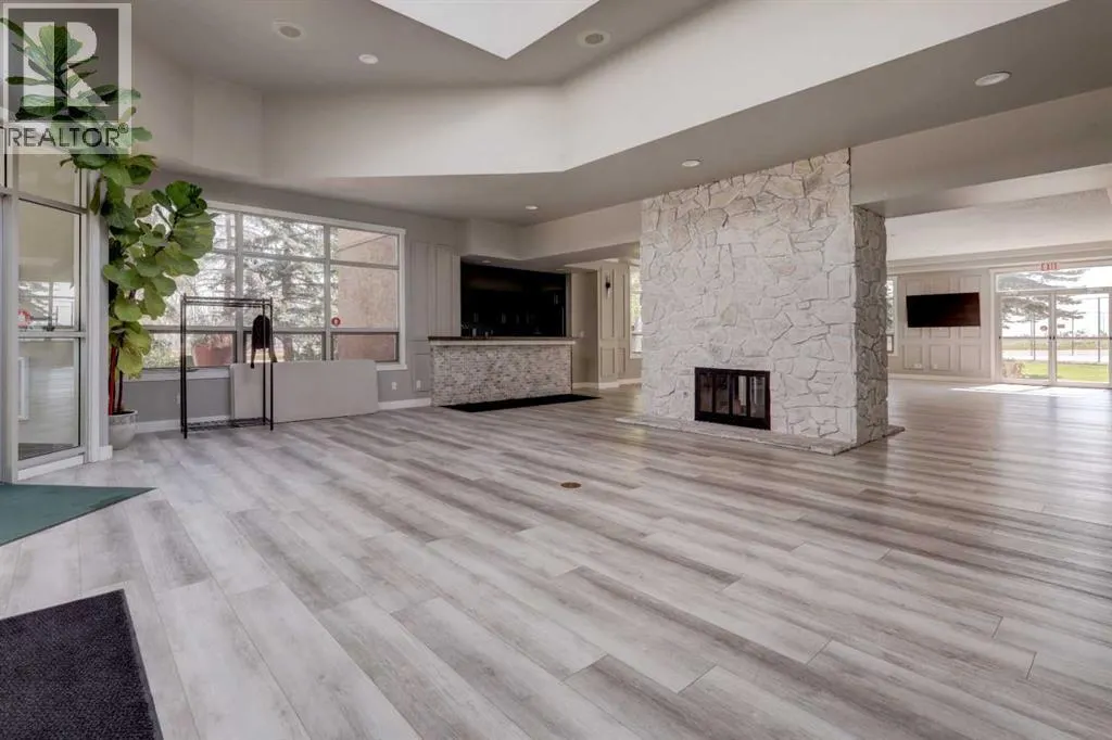 8, 226 Village Terrace SW