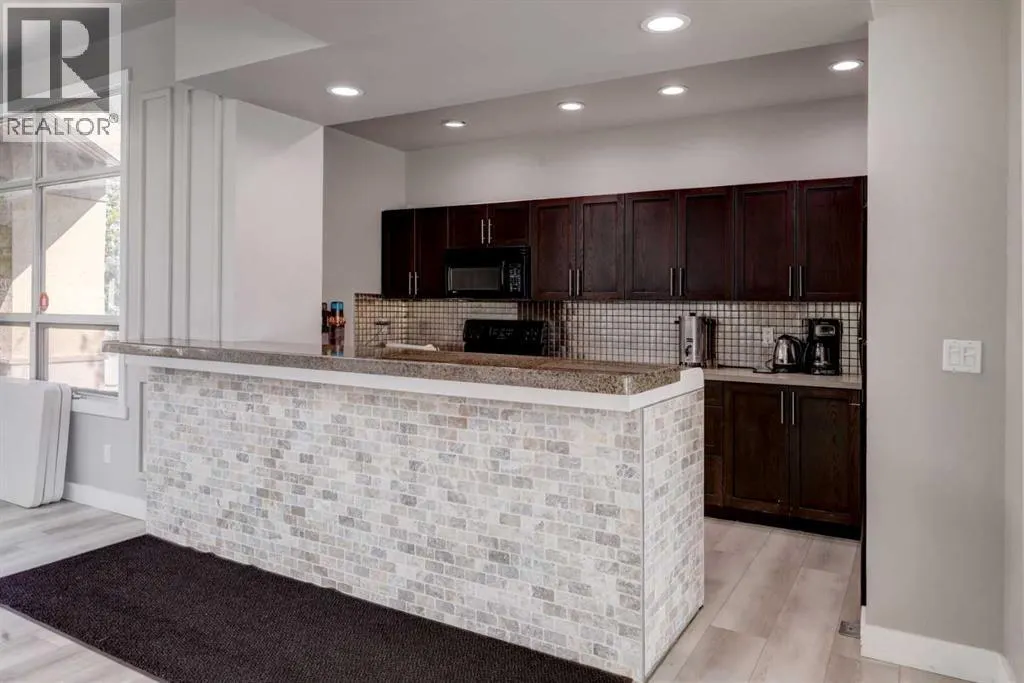 8, 226 Village Terrace SW