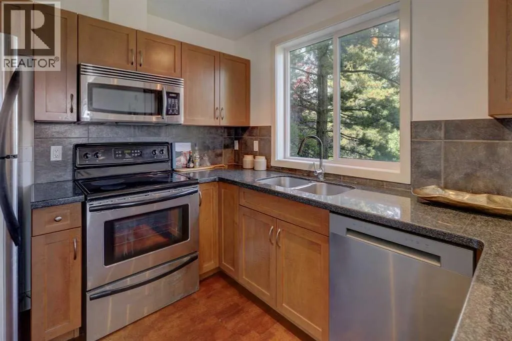 8, 226 Village Terrace SW