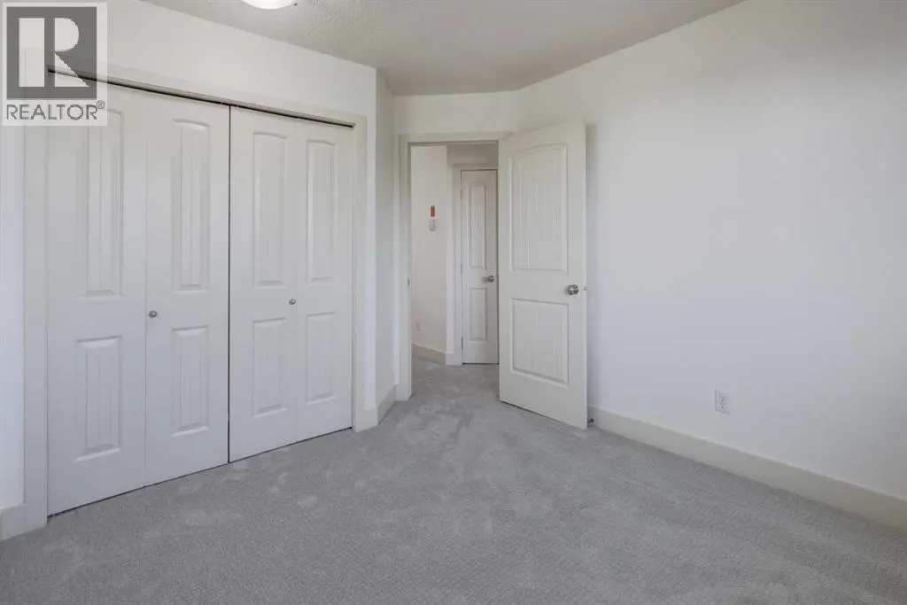 8, 226 Village Terrace SW
