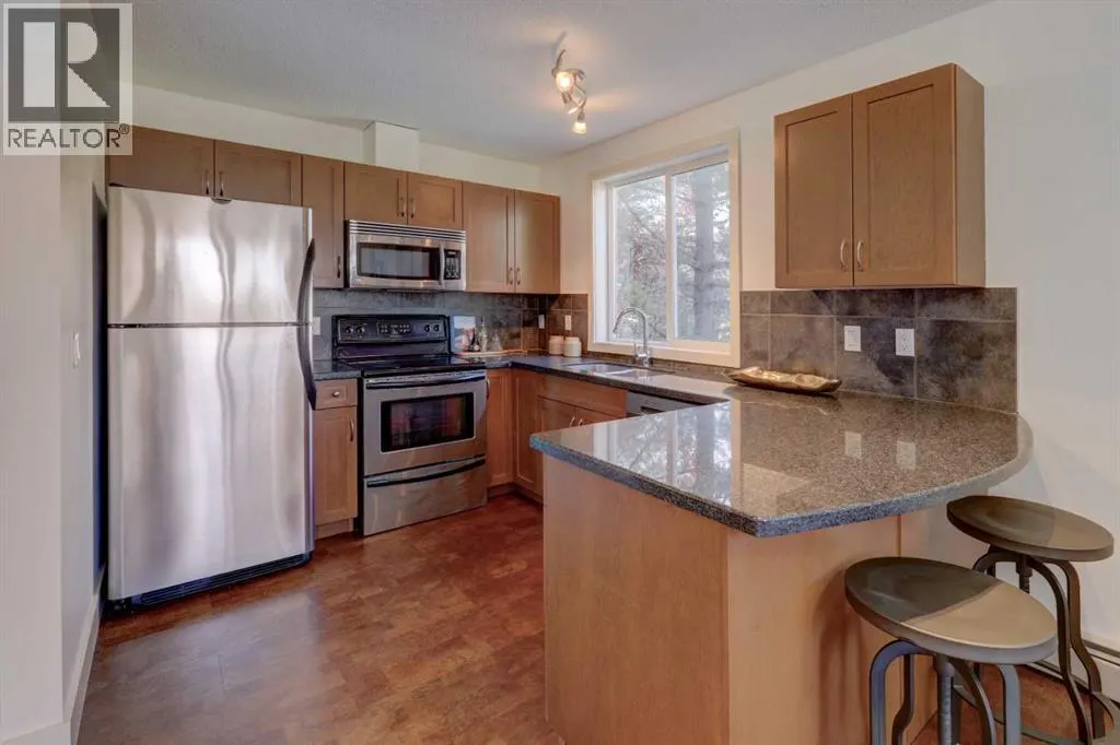 8, 226 Village Terrace SW
