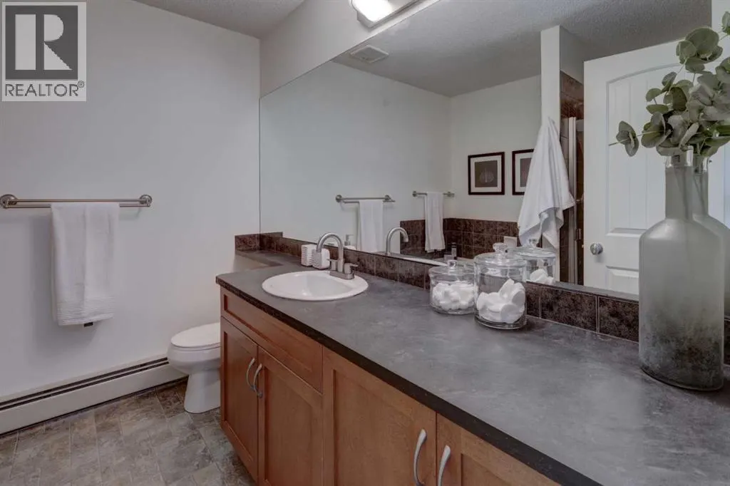 8, 226 Village Terrace SW