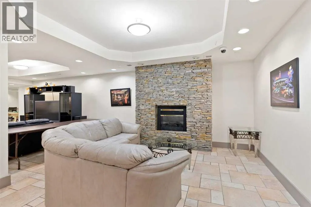 406, 4555 Varsity Lane NW