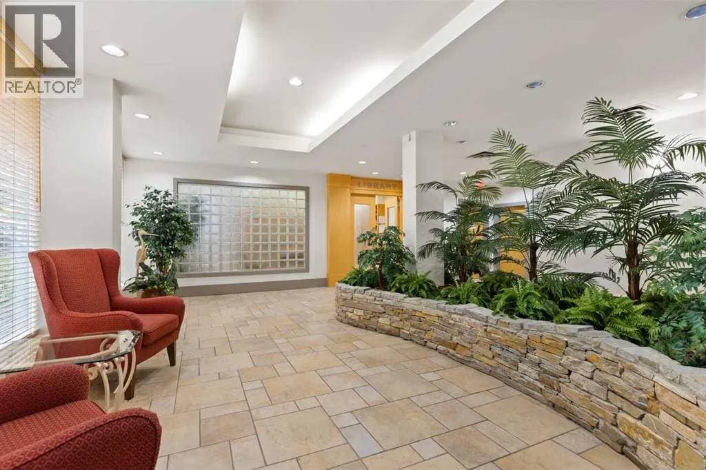 406, 4555 Varsity Lane NW