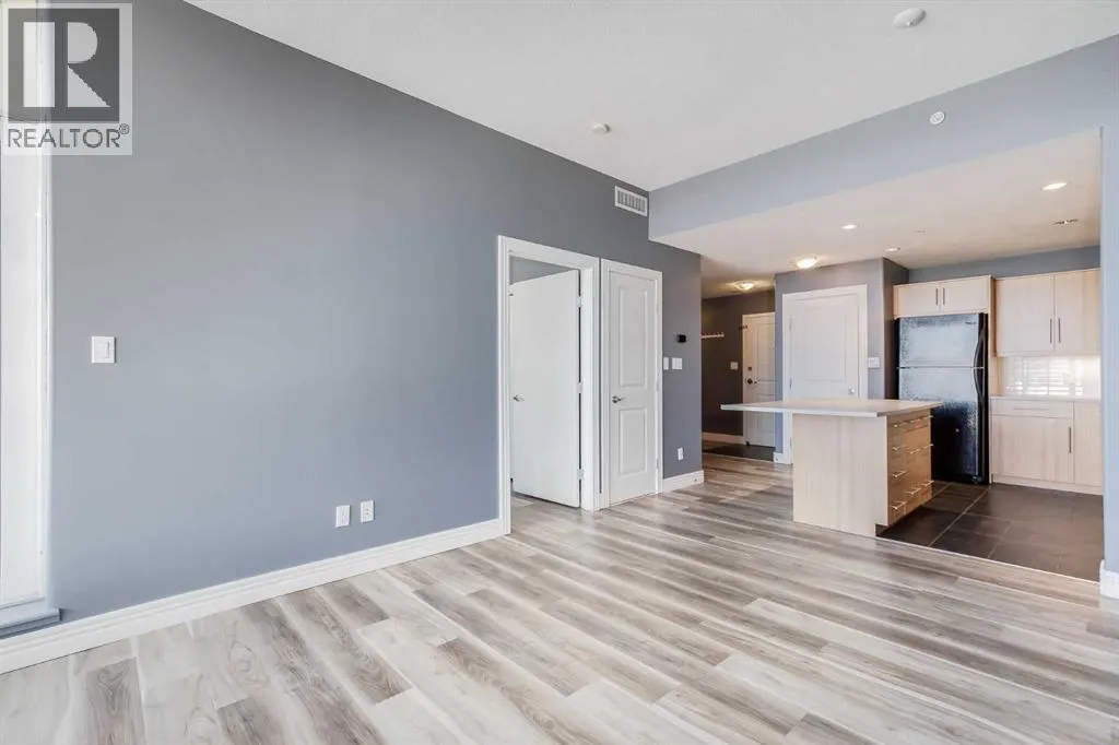 2001, 55 Spruce Place SW