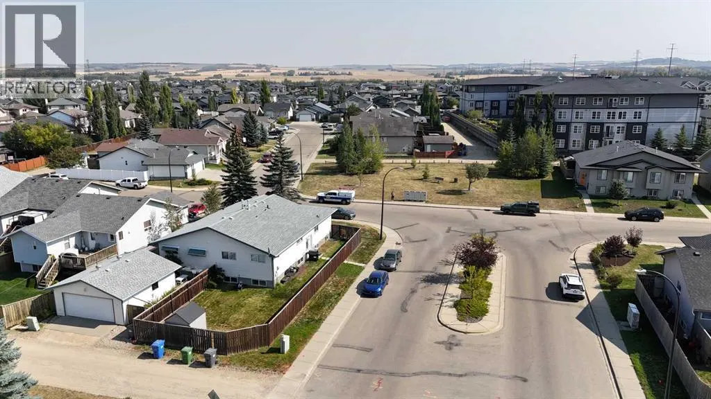 5 Lyons Close