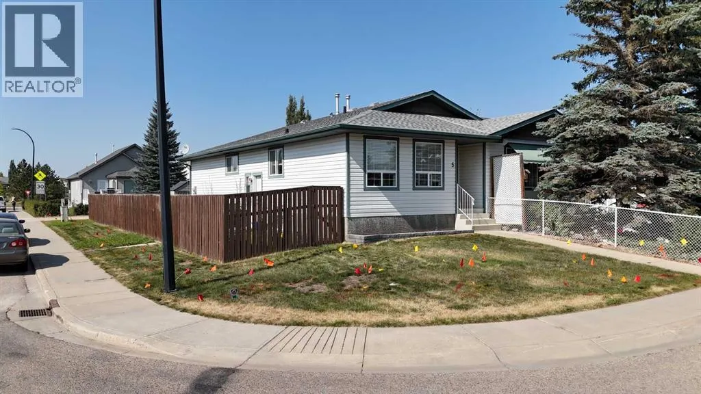 5 Lyons Close