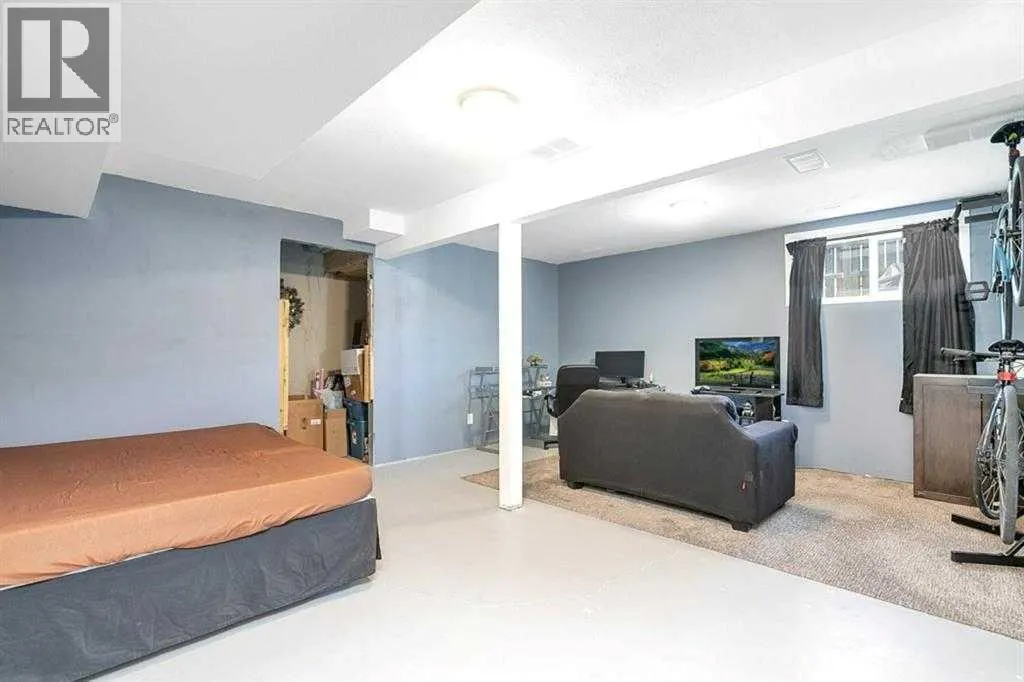 5 Lyons Close