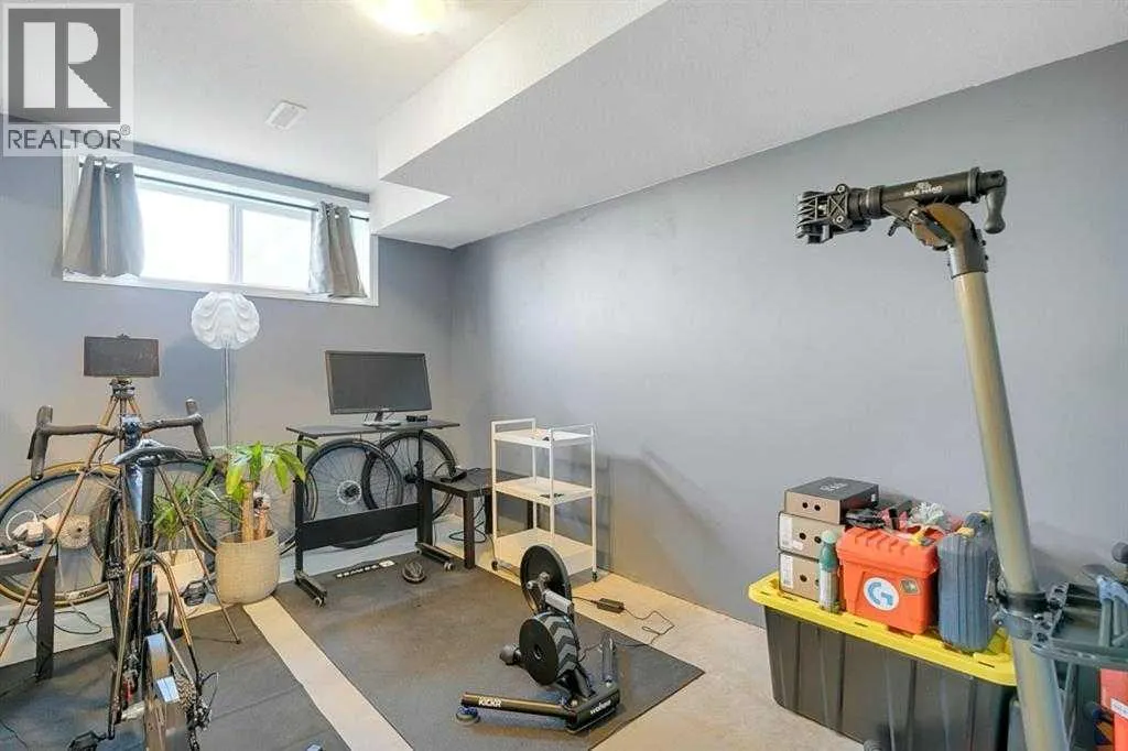 5 Lyons Close