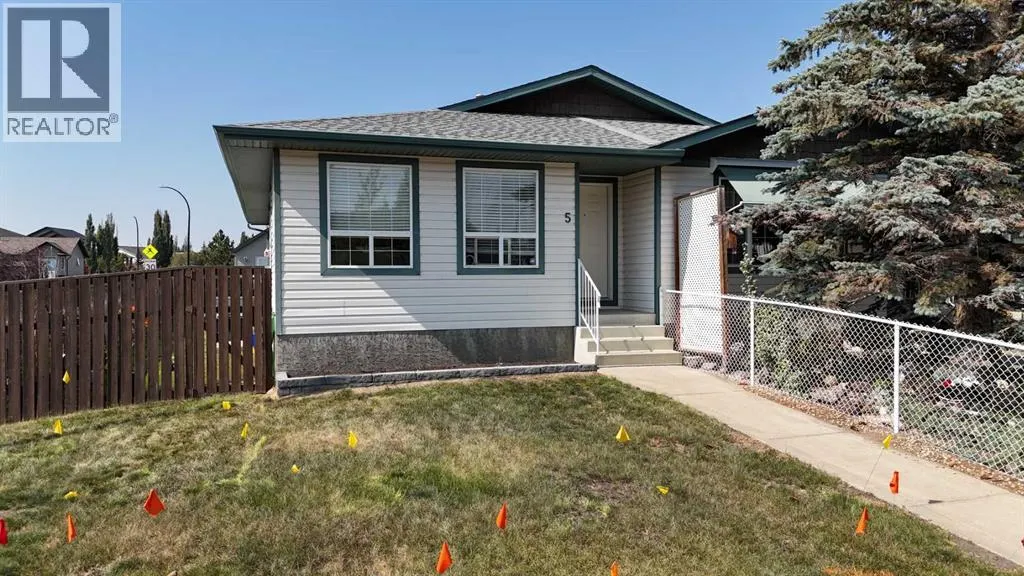 5 Lyons Close