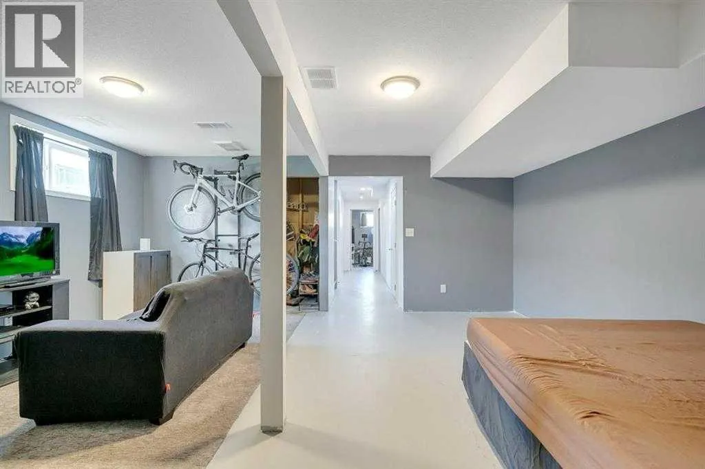 5 Lyons Close