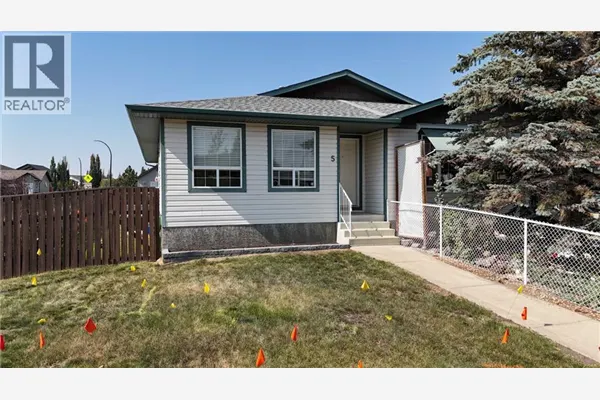 5 Lyons Close