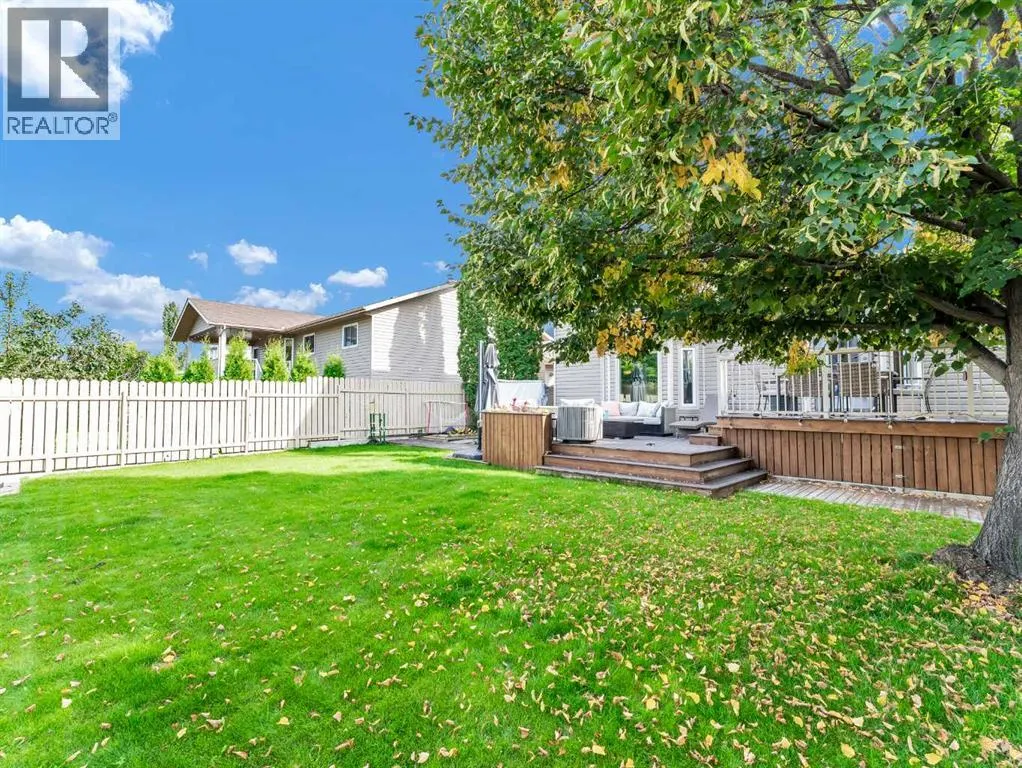 16 Storrs Crescent SE