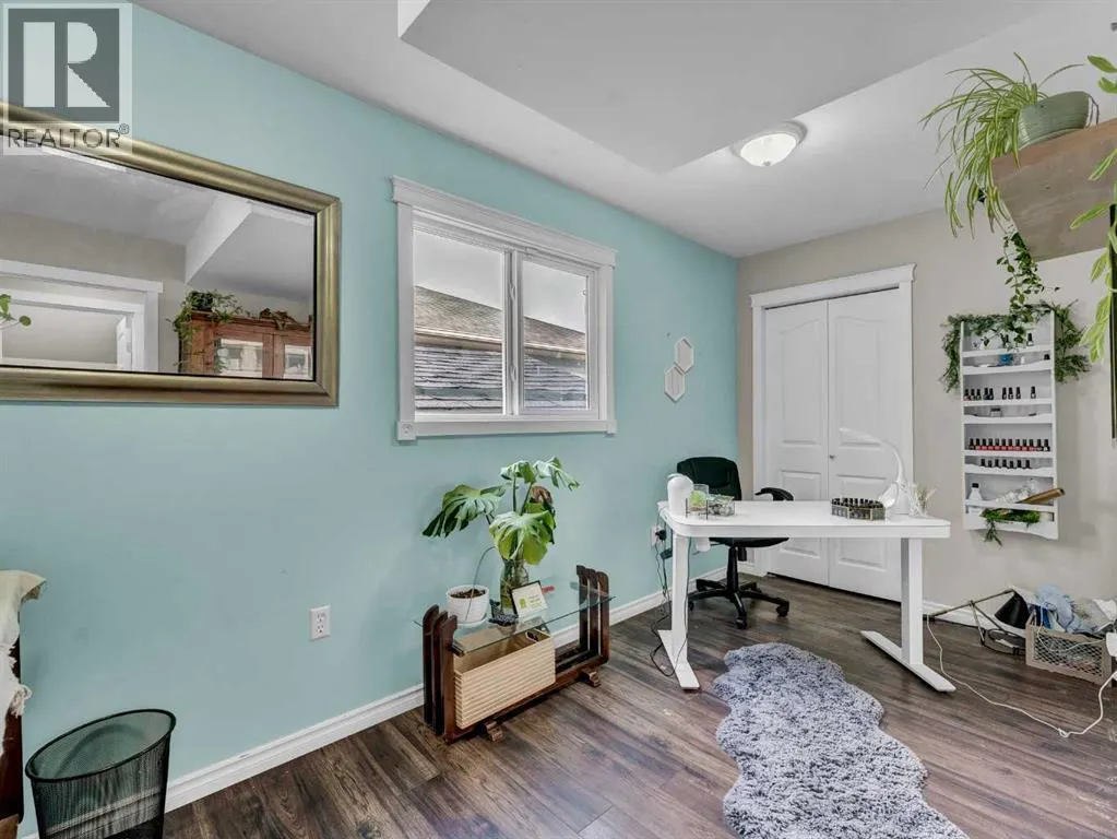 16 Storrs Crescent SE