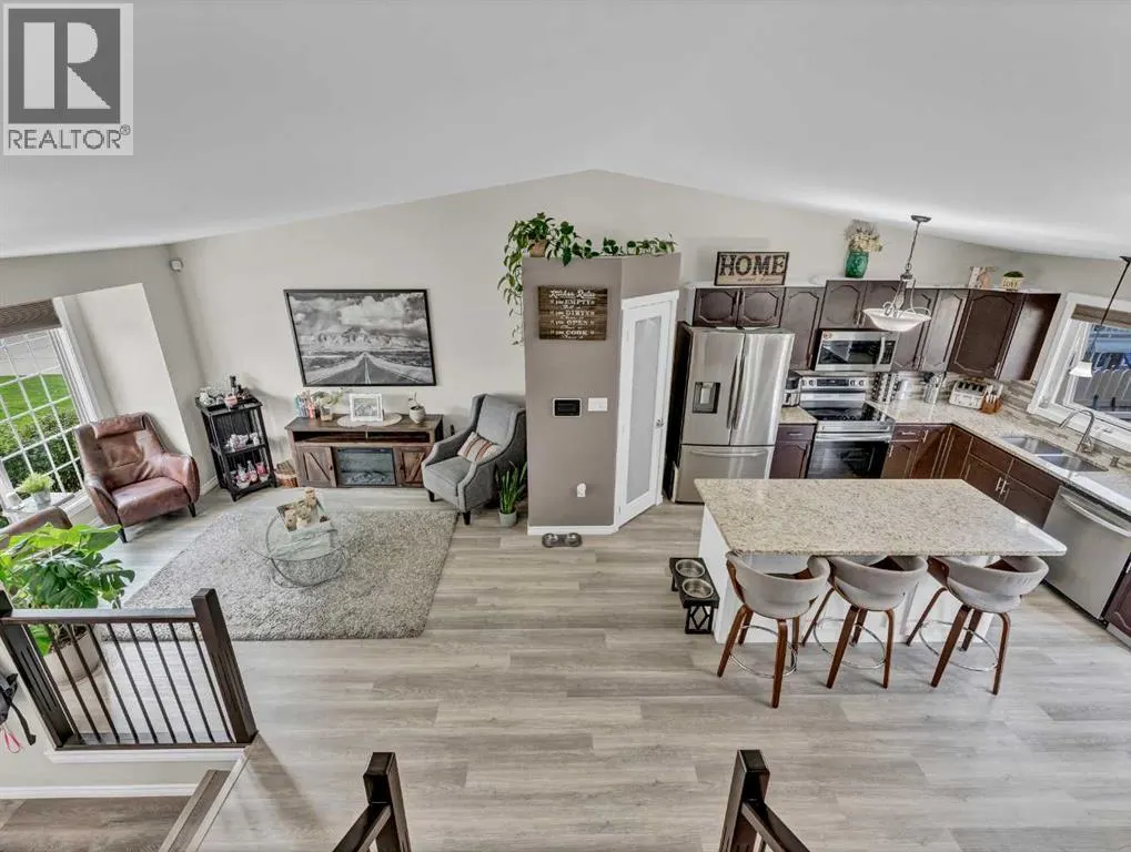 16 Storrs Crescent SE