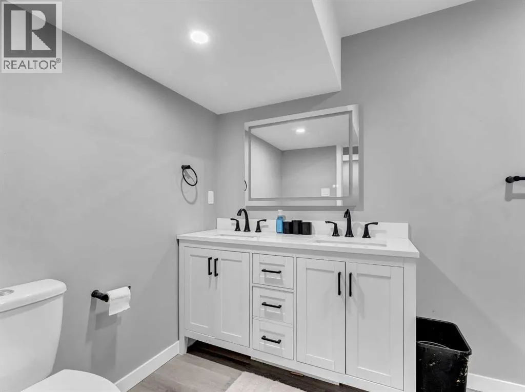 16 Storrs Crescent SE