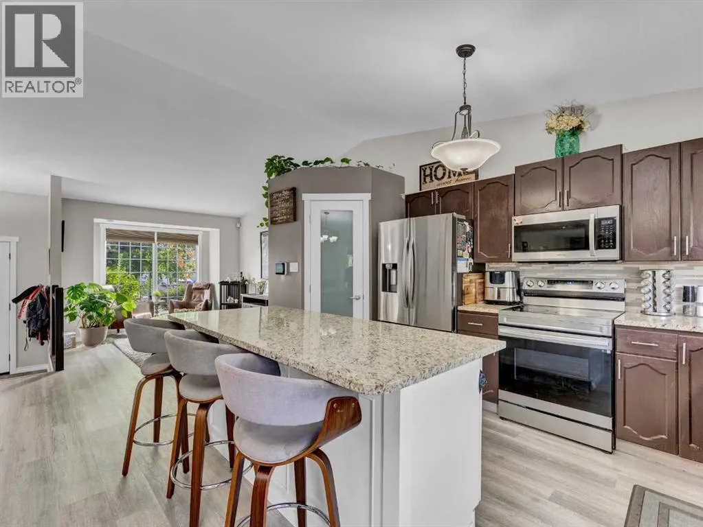 16 Storrs Crescent SE