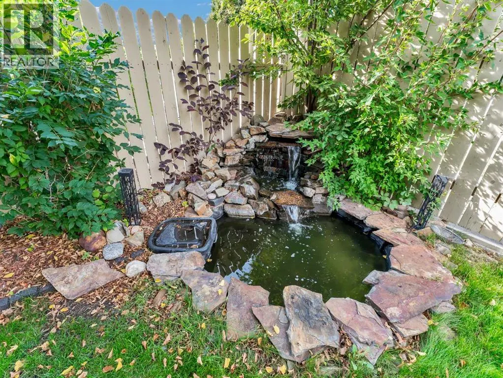 16 Storrs Crescent SE