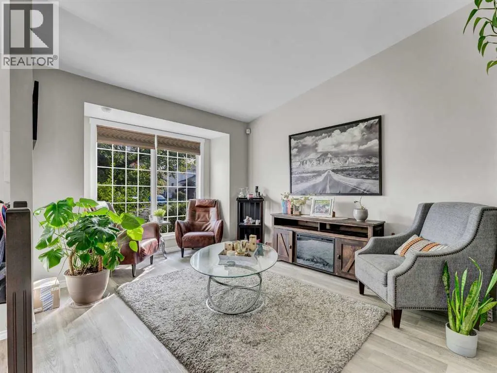 16 Storrs Crescent SE