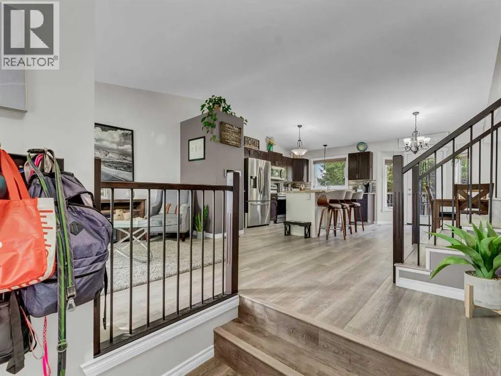 16 Storrs Crescent SE