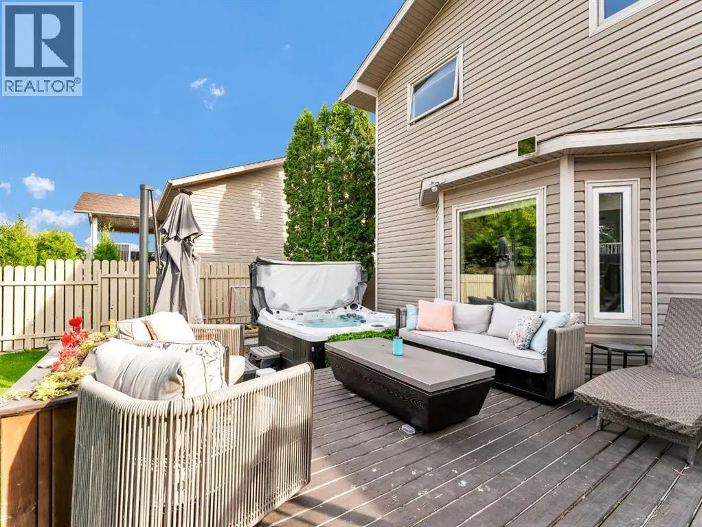 16 Storrs Crescent SE
