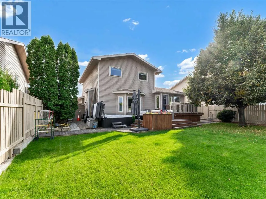 16 Storrs Crescent SE