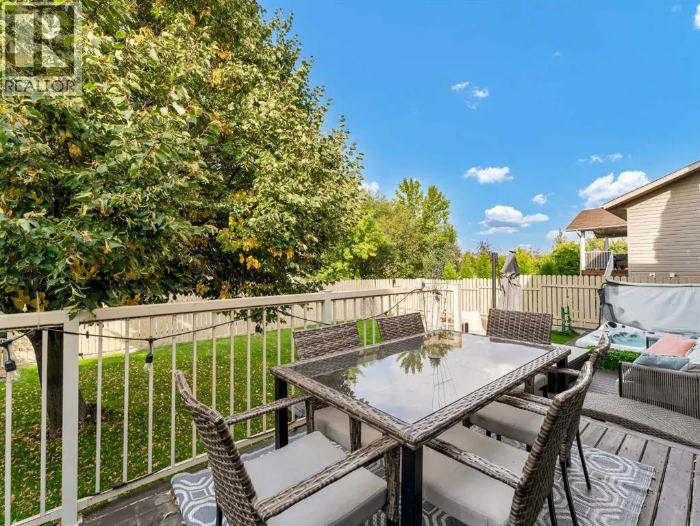 16 Storrs Crescent SE