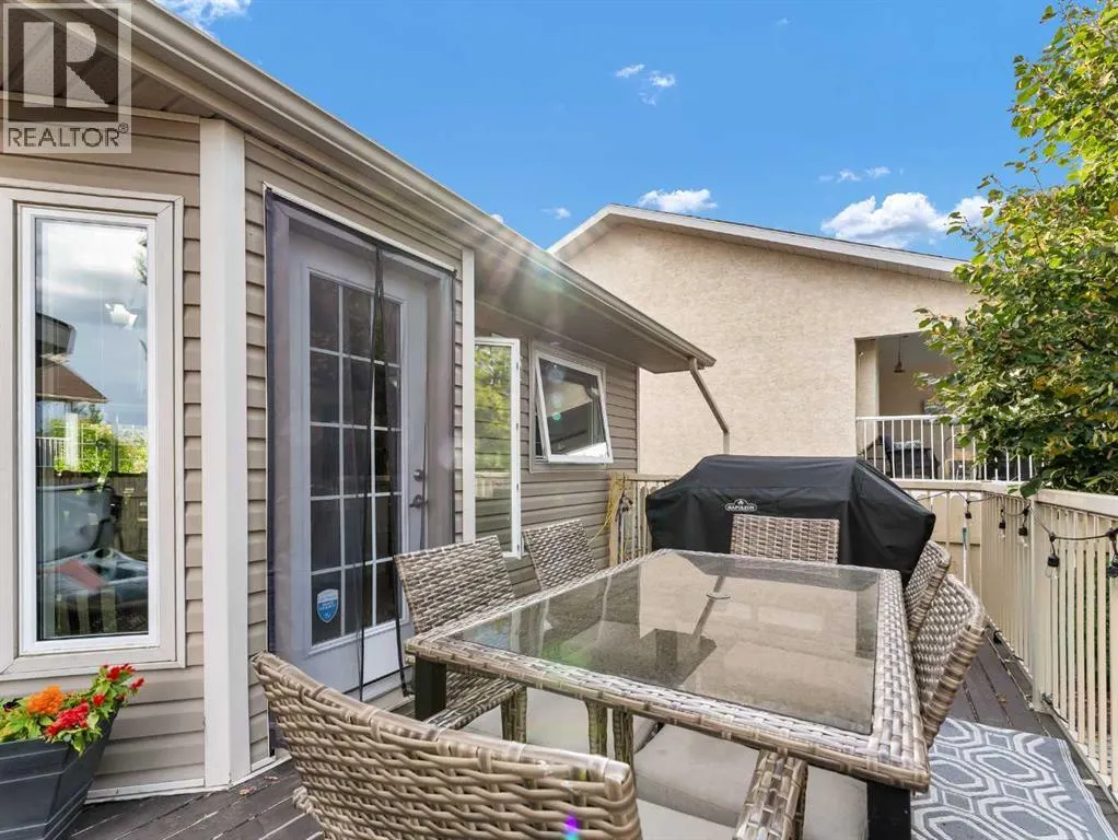 16 Storrs Crescent SE