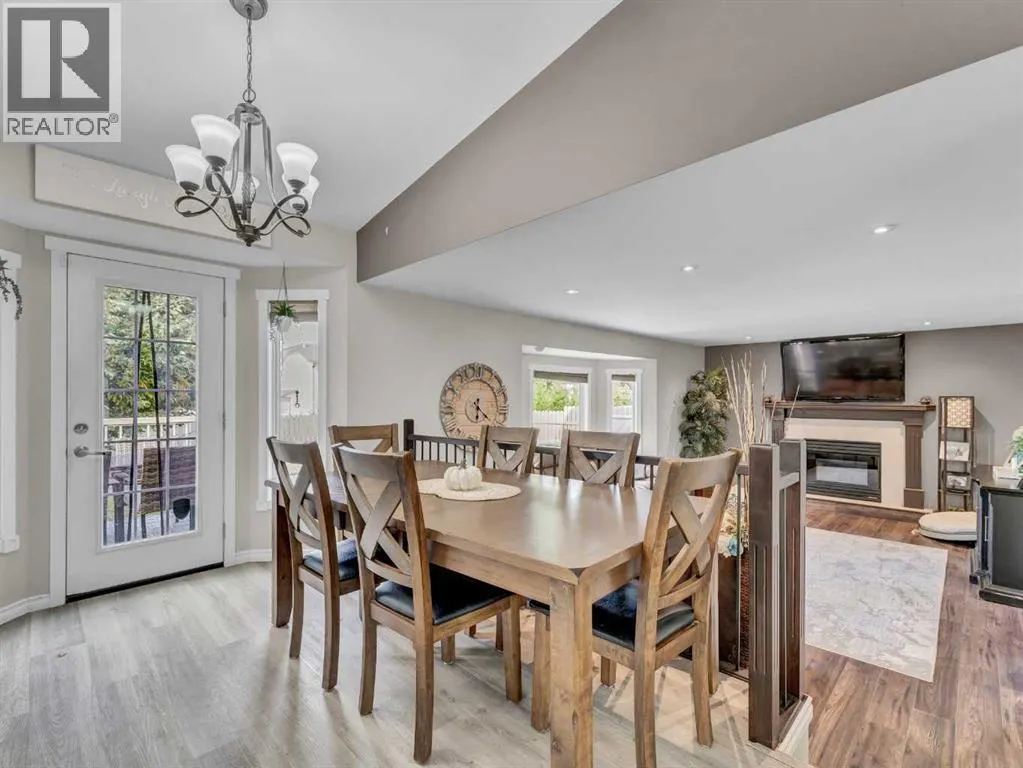 16 Storrs Crescent SE