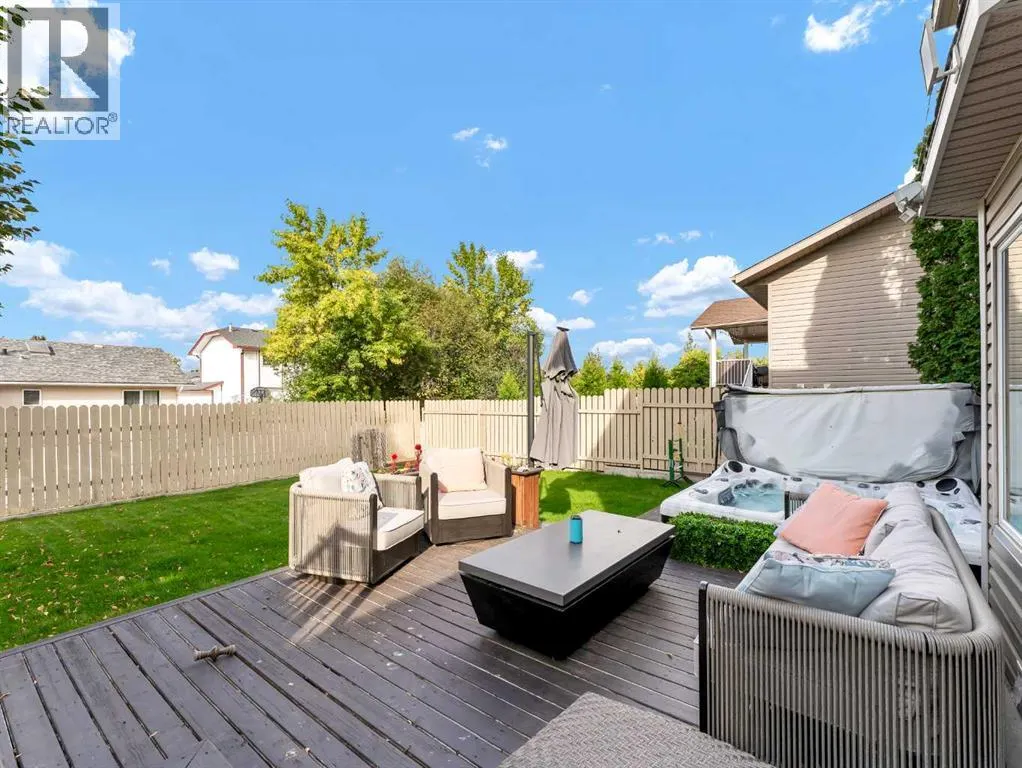 16 Storrs Crescent SE